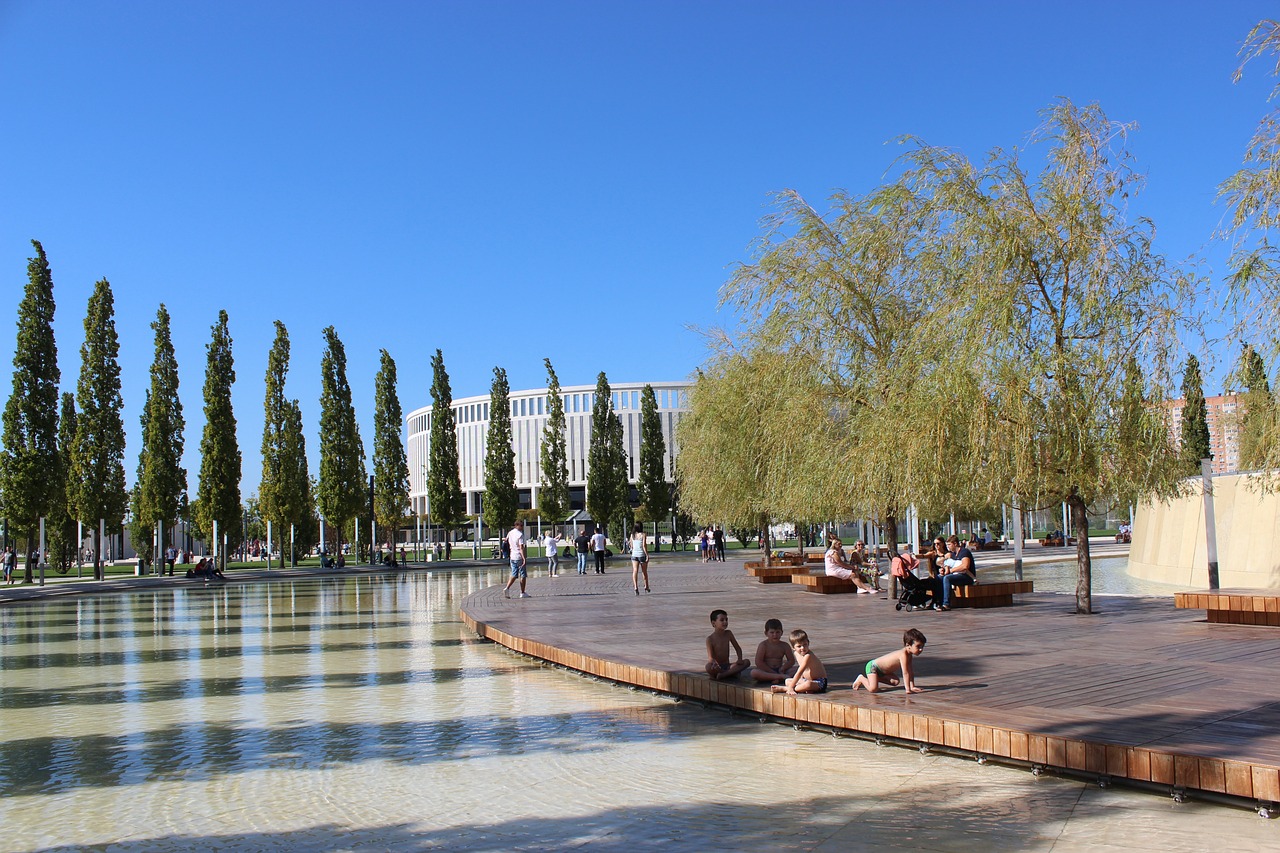 巴特勒13+3+8+4，库里无球大杀四方，42分大胜马刺，勇士甩开快船.